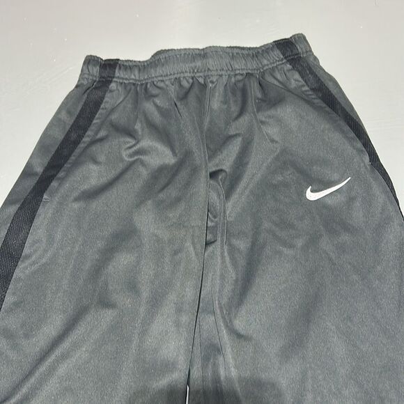 Nike Sweatpants with Pockets - Picture 5 of 9
